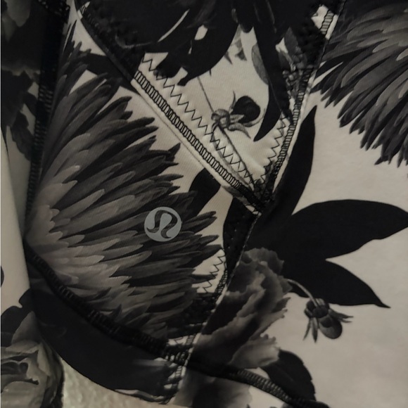 lululemon athletica Monochrome Floral Long Sleeve Top - Picture 3 of 3